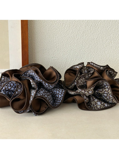 Gifty - Retro Floral Fabric Scrunchies