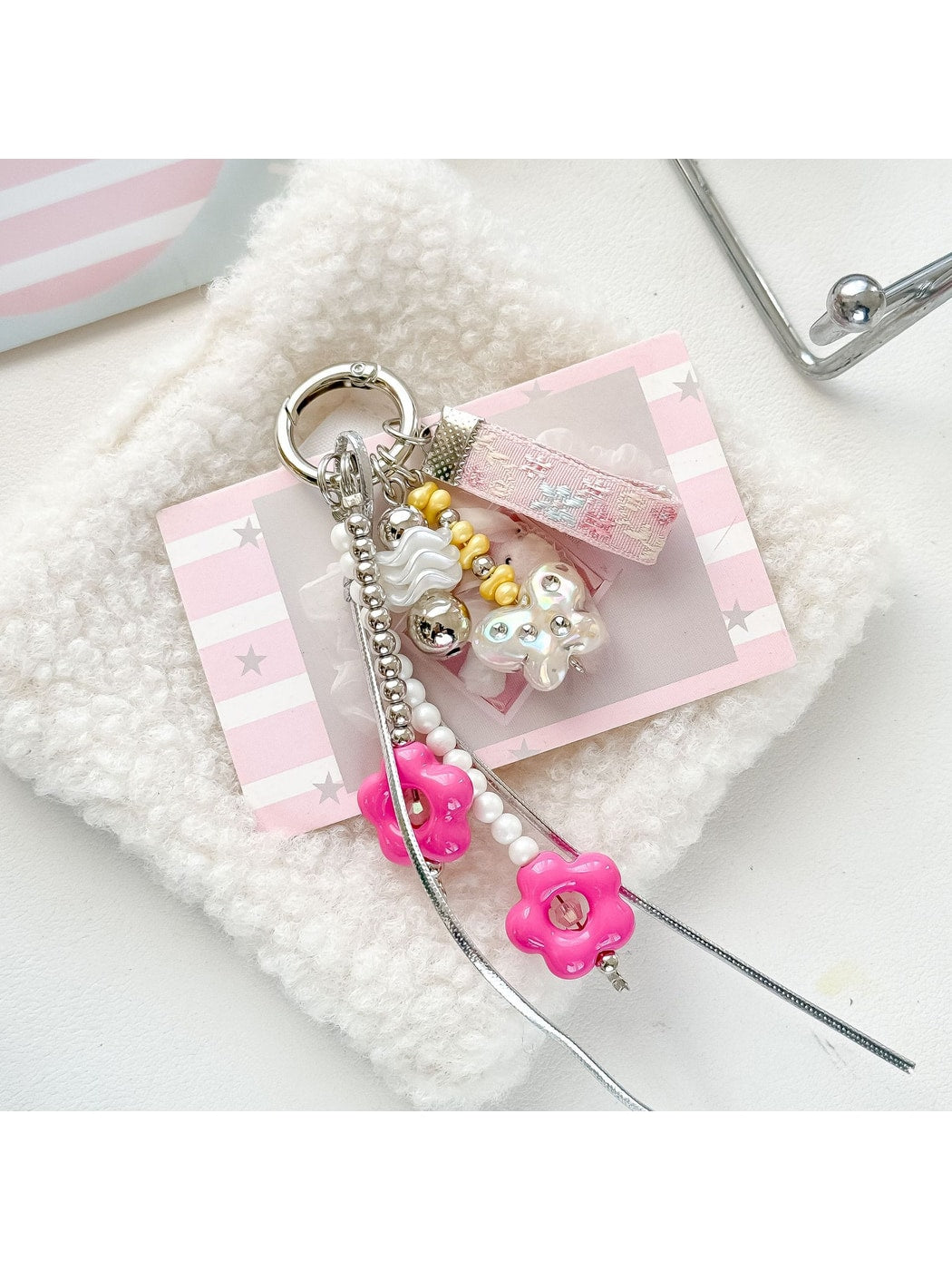 Keypus - Beaded Flower Design Keychain