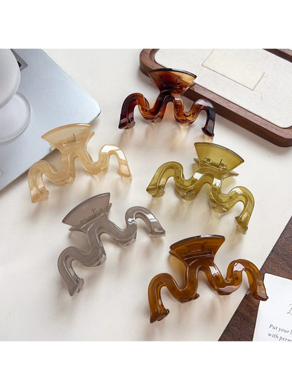 Close-up of Beau wave-shaped hair claw clip showing smooth matte finish