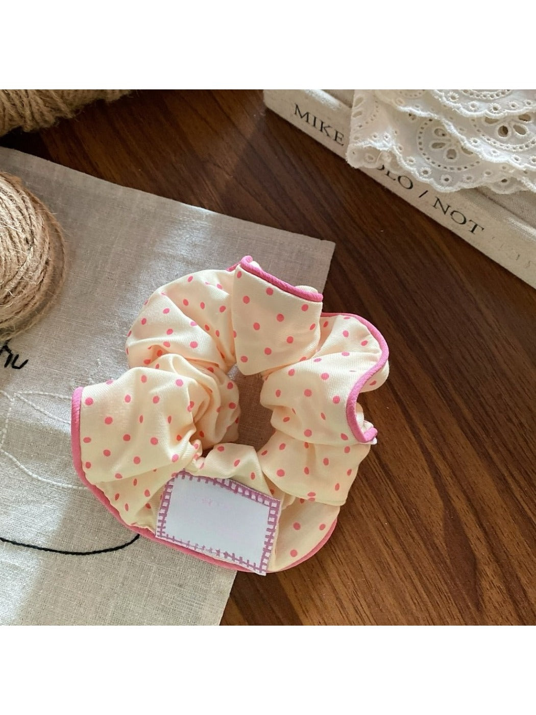 Gifty - Sweet Delicate Elegant Scrunchie
