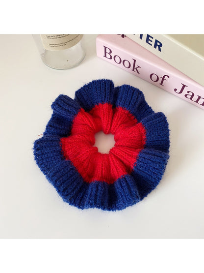 Gifty - Chunky Yarn Scrunchie Hair Tie