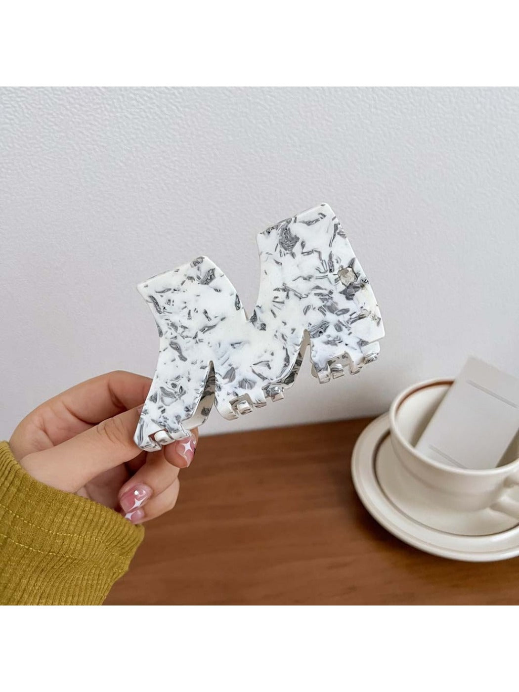 Beau - Minimalist M Shaped Hair Claw Clip