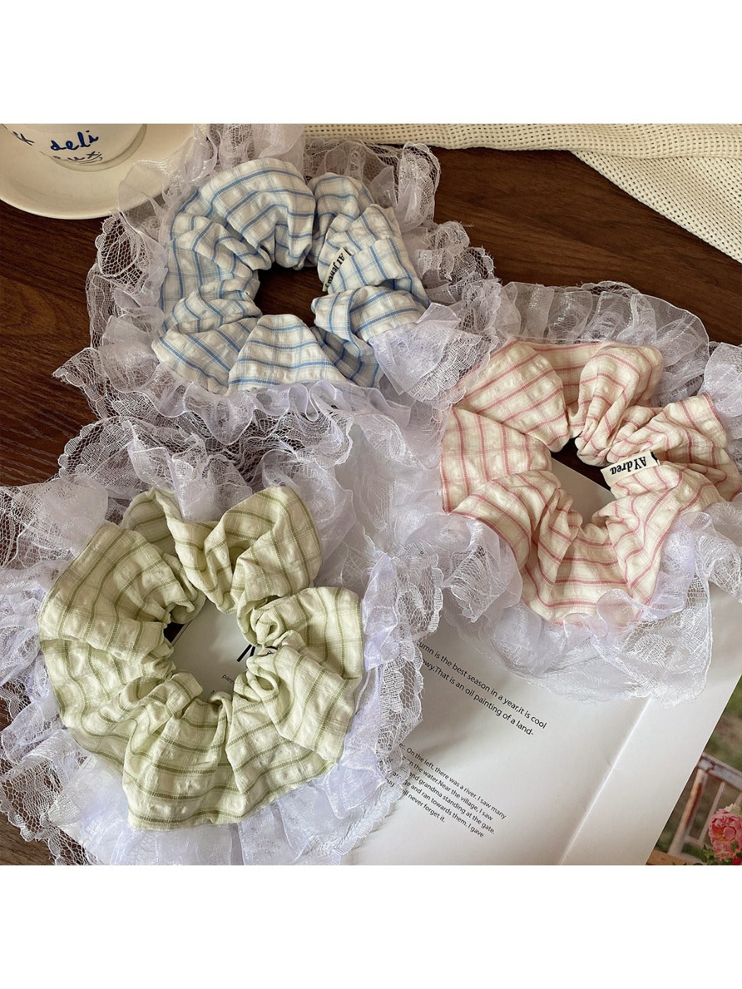Gifty - Macaron Pastel Lace Trimmed Scrunchies