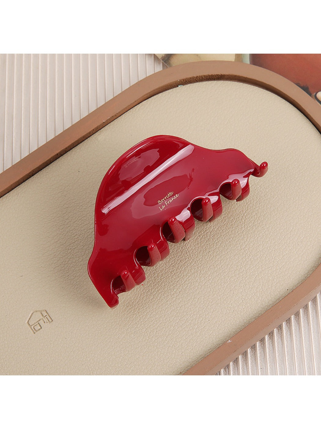 Beau - Medium-Sized Premium Shark Clip