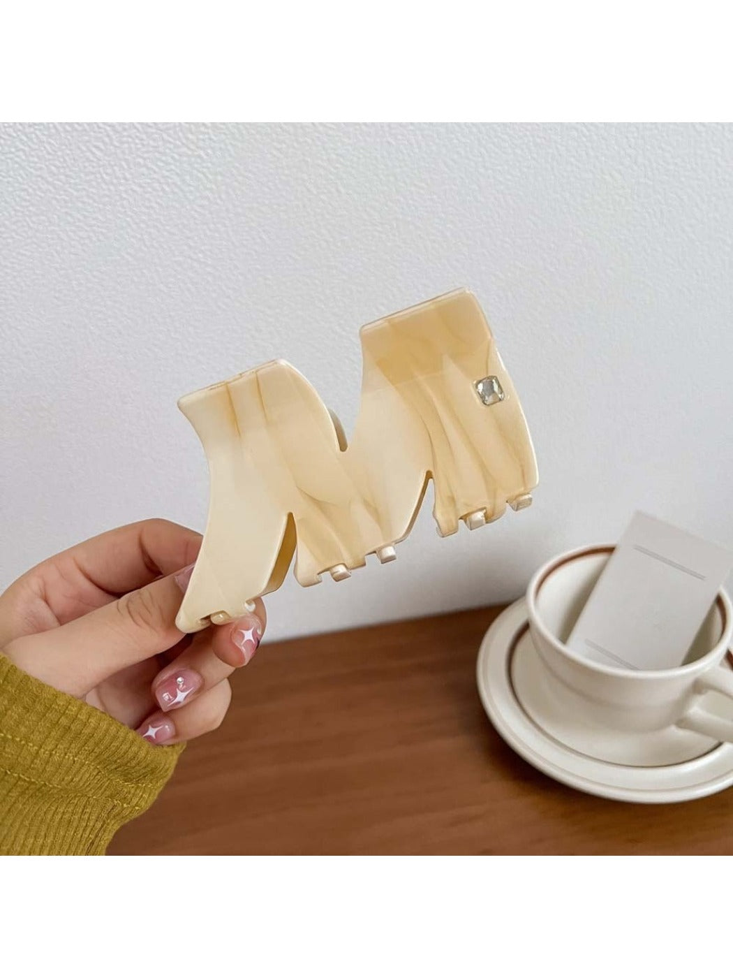 Beau - Minimalist M Shaped Hair Claw Clip