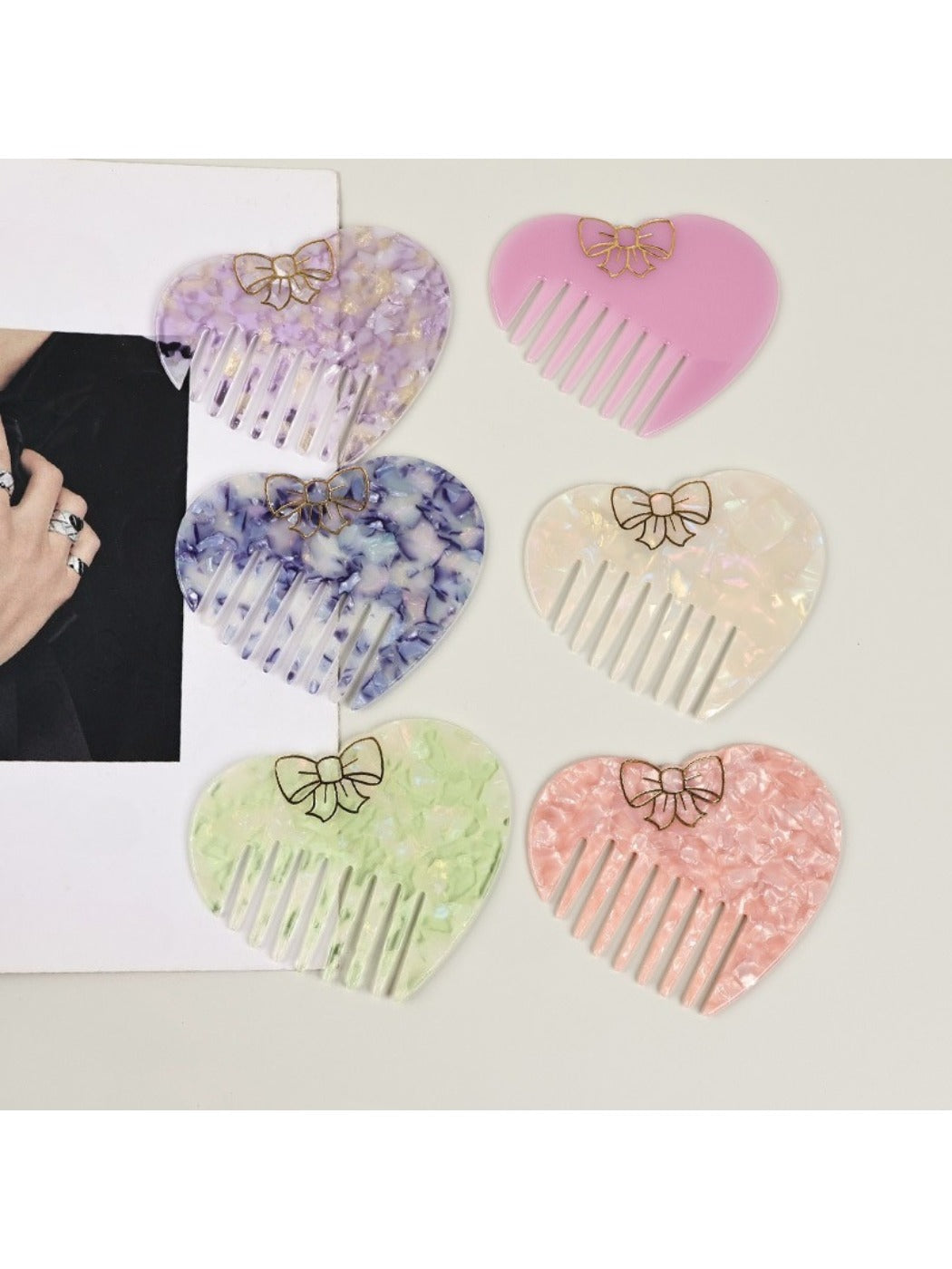 Camerow - Compact Heart Shaped Comb