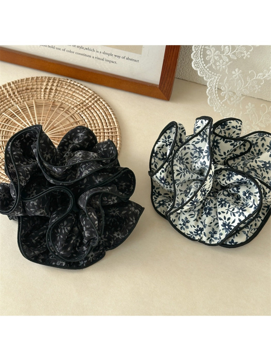 Gifty - Vintage Floral Tiered Scrunchie