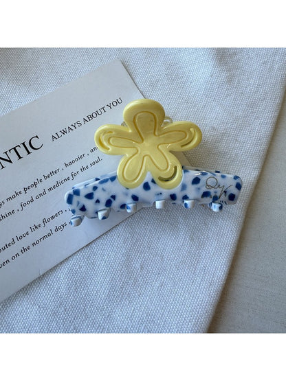 Beau - Minimally Designed Floral Acetate Hair Clip