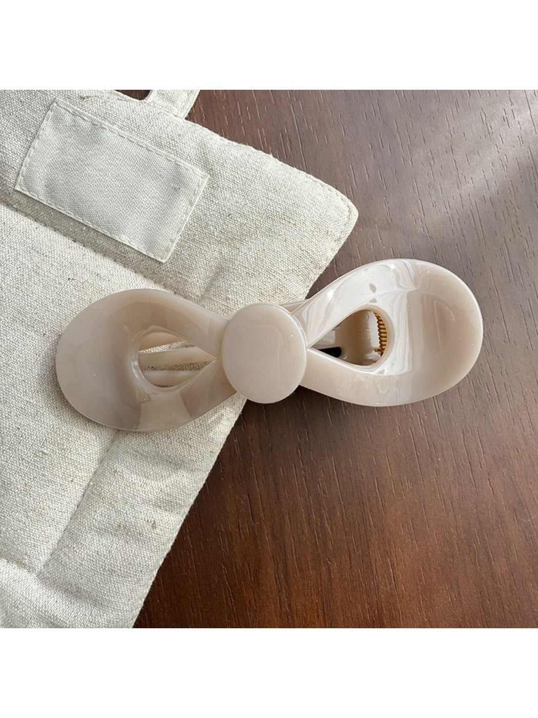 Beau - Vintage Flat Bow Hair Claw Clip