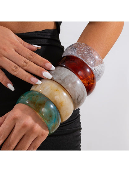Lovra vintage minimalist round bangle bracelet worn on wrist with casual outfit