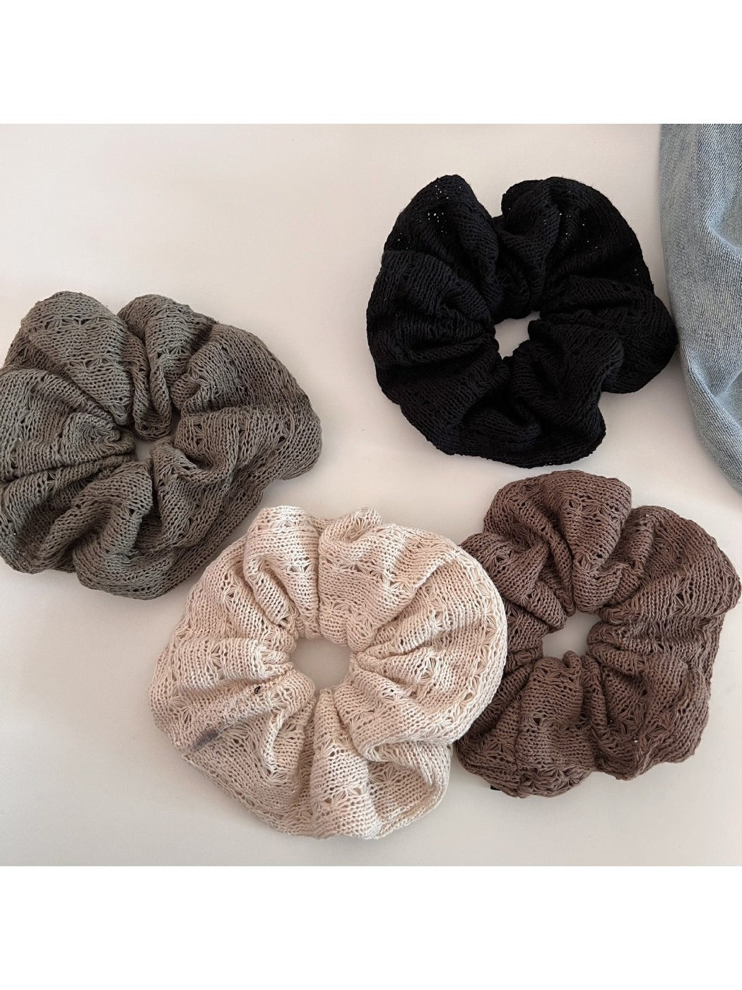 Gifty - Chic Minimalist Knit Scrunchie