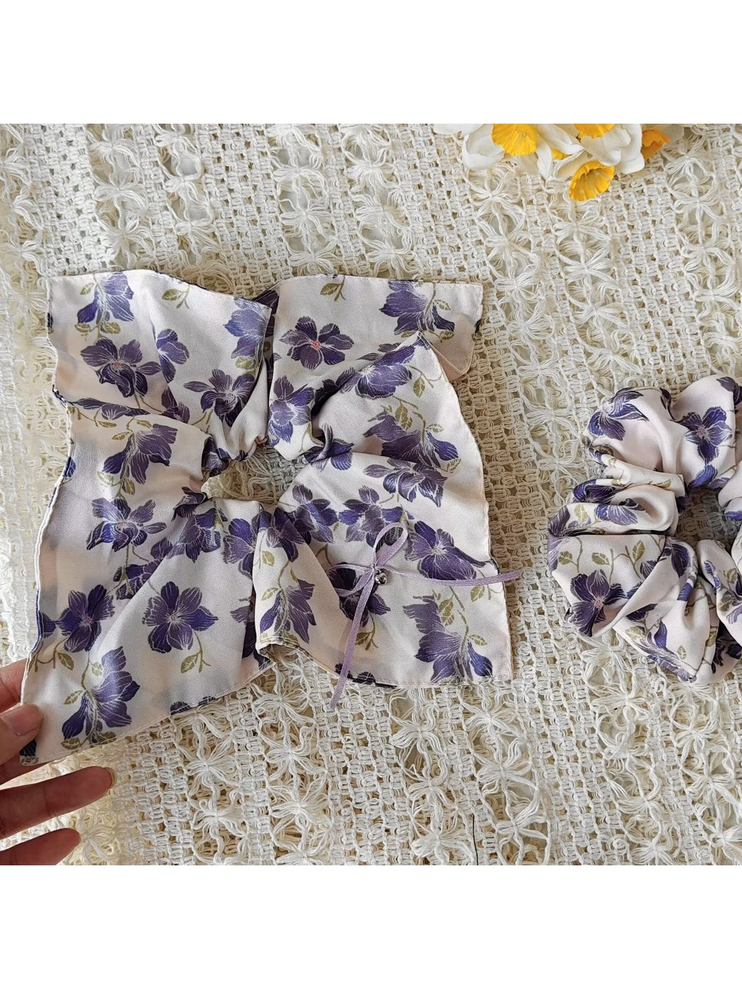 Gifty - Floral Polyester Scarf Style Scrunchie