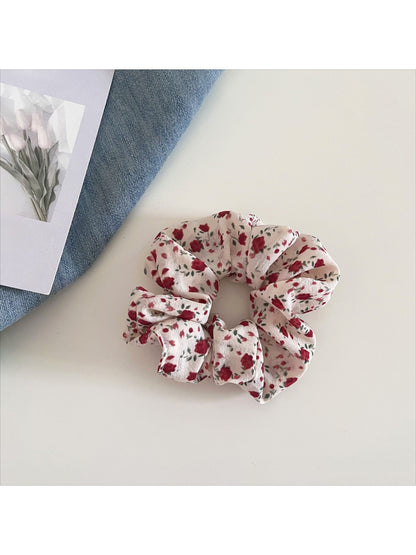 Gifty - Retro Small Floral Scrunchie