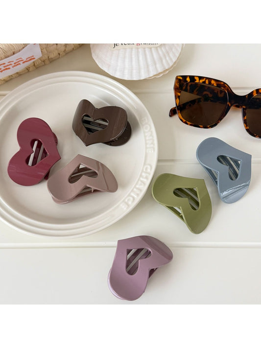 Beau - Heart Cutout Geometric Plastic Claw Clip