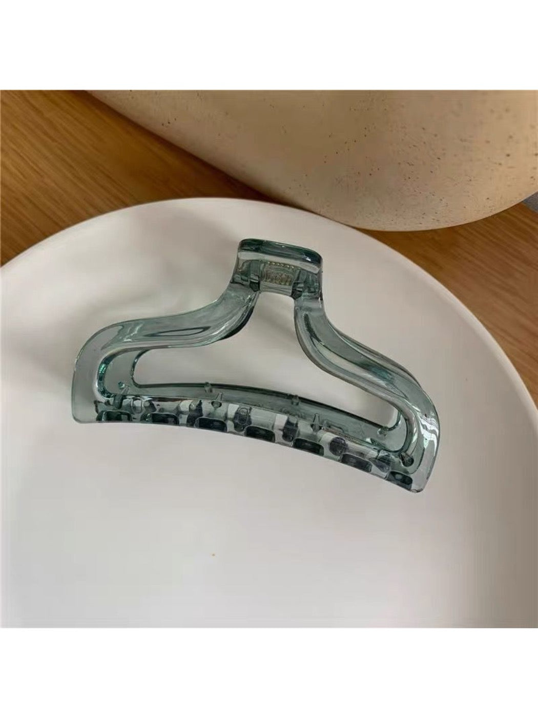 Beau - Transparent Fish Tail Claw Clip