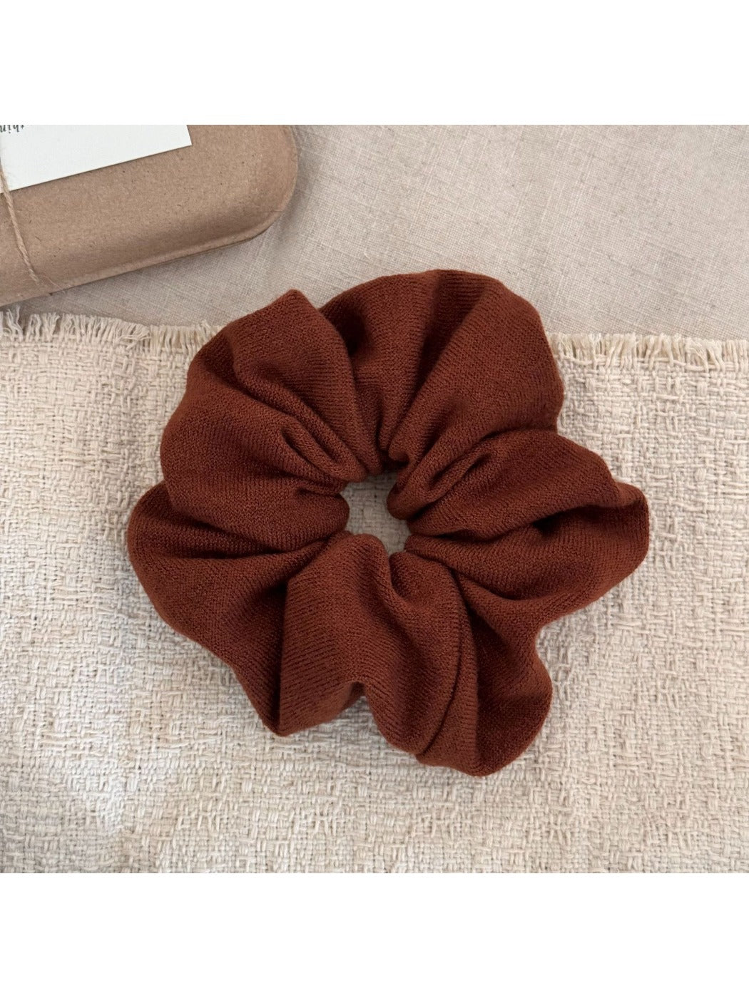 Gifty - Elegant Vintage Hair Scrunchie
