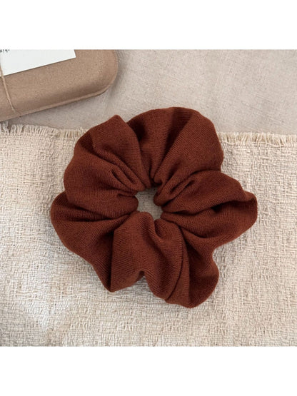 Gifty - Elegant Vintage Hair Scrunchie