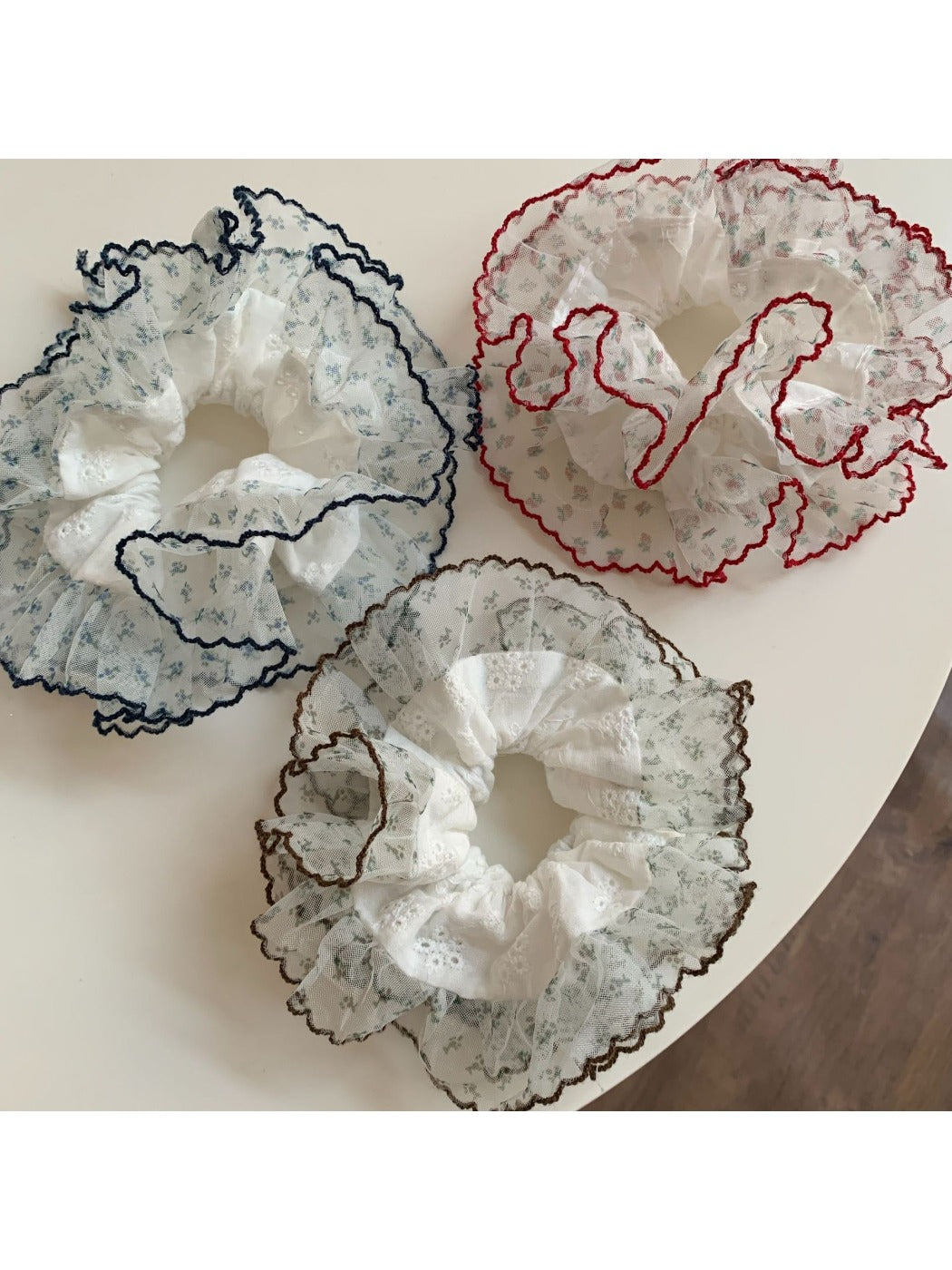 Gifty - Lace Floral Print Scrunchie