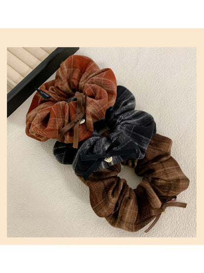 Gifty - Vintage Scholar Style Scrunchie