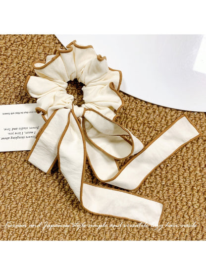Gifty - Elegant Beige Scrunchie with Khaki Trim