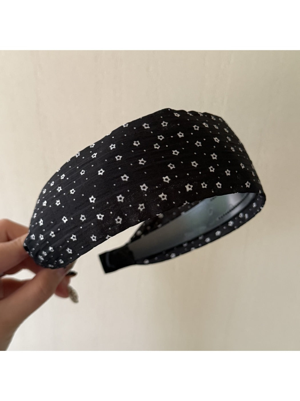 Gifty headband styled on a mannequin with tiny floral design
