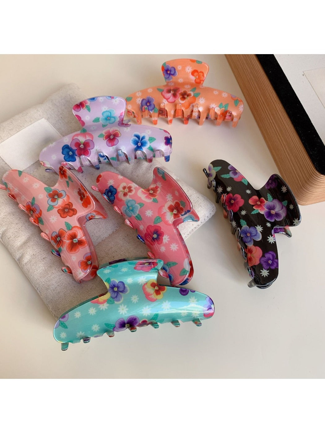 Beau - Pretty Floral Pattern Hair Clip
