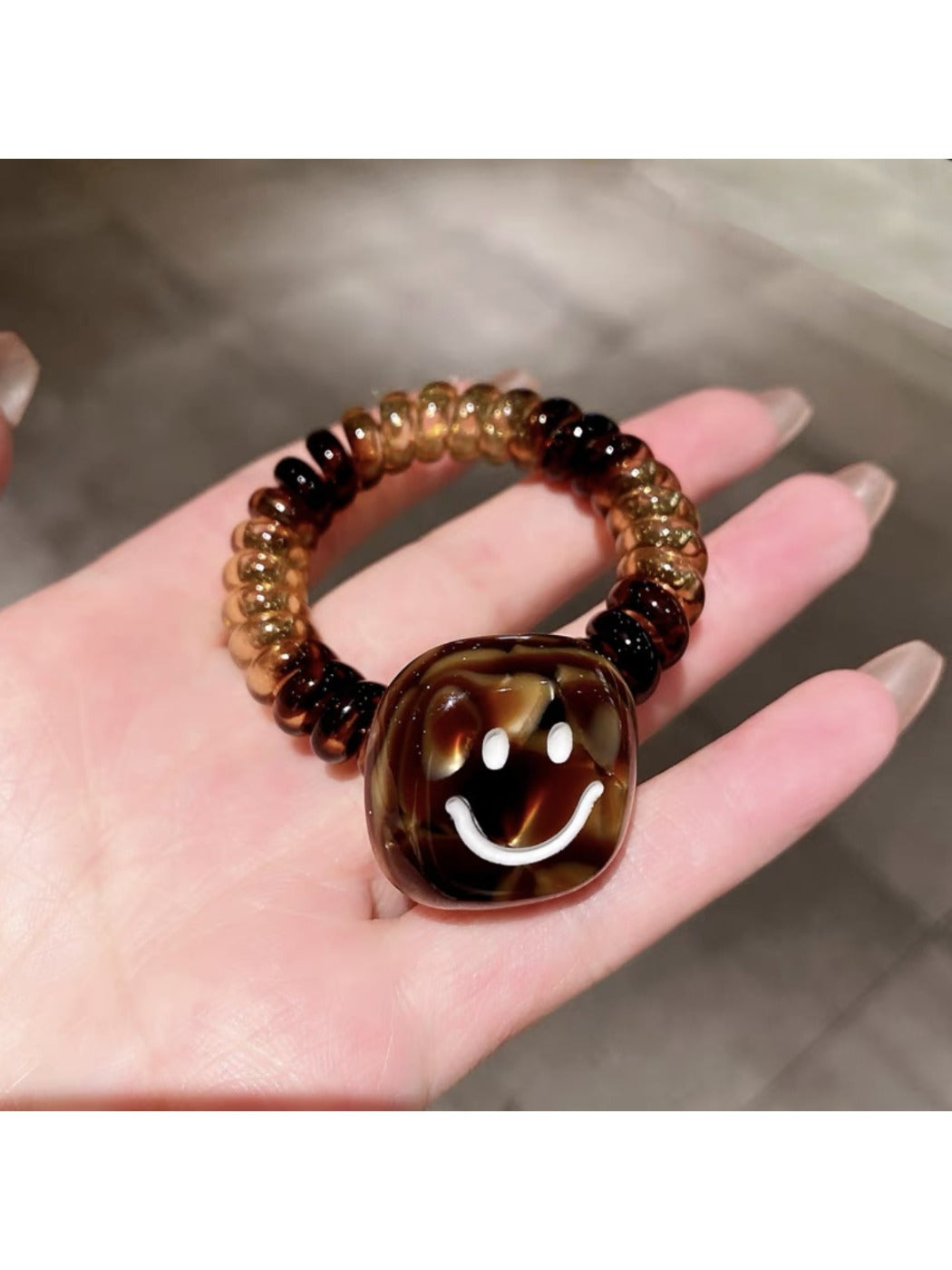 Gifty - Retro Spiral Cord Smiley Face Hair Tie