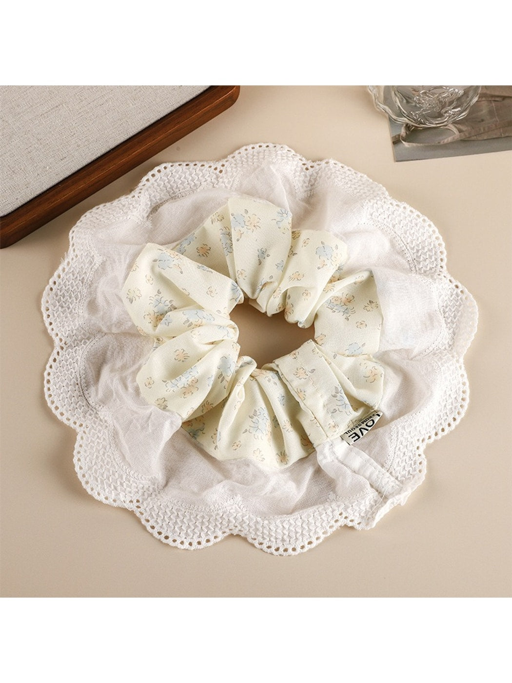 Gifty - Sweet Style Lace Detail Fabric Hair Scrunchie