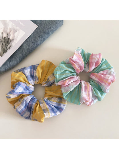 Gifty - Sweet Simple Plaid Scrunchie