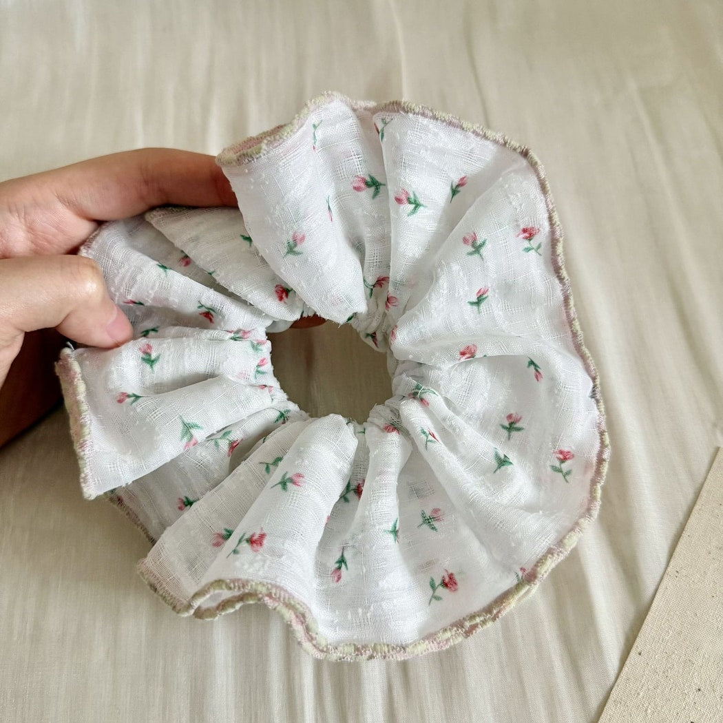 Gifty - Floral Ruffle Trim Polyester Scrunchie