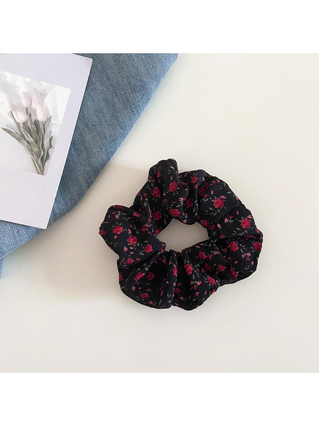 Gifty - Retro Small Floral Scrunchie