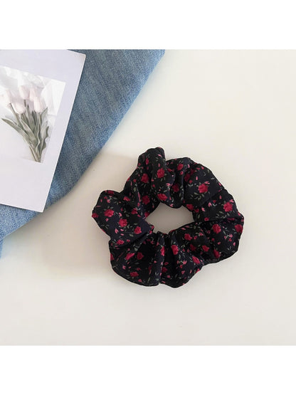 Gifty - Retro Small Floral Scrunchie