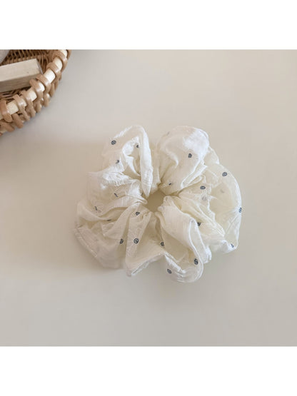Gifty - Textured Daisy Pattern Polyester Scrunchie
