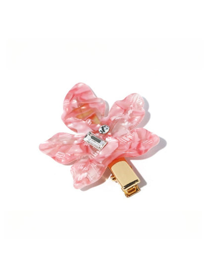 Beau leaf hair clip displayed on a white background highlighting its shape