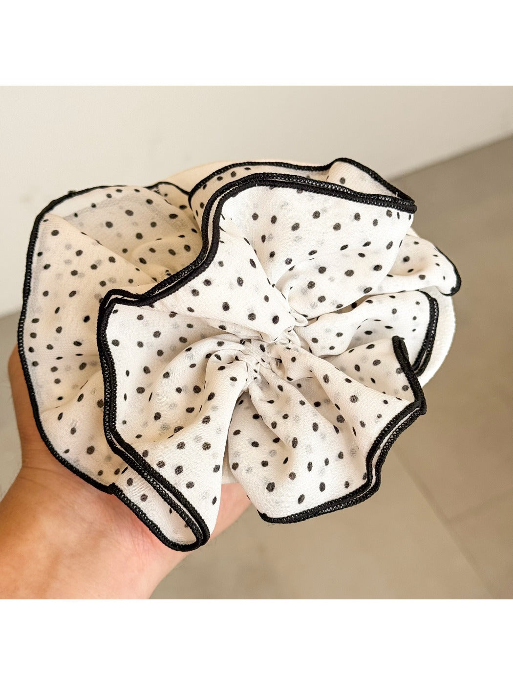 Gifty - Four Layer Wave Dot Hair Circle