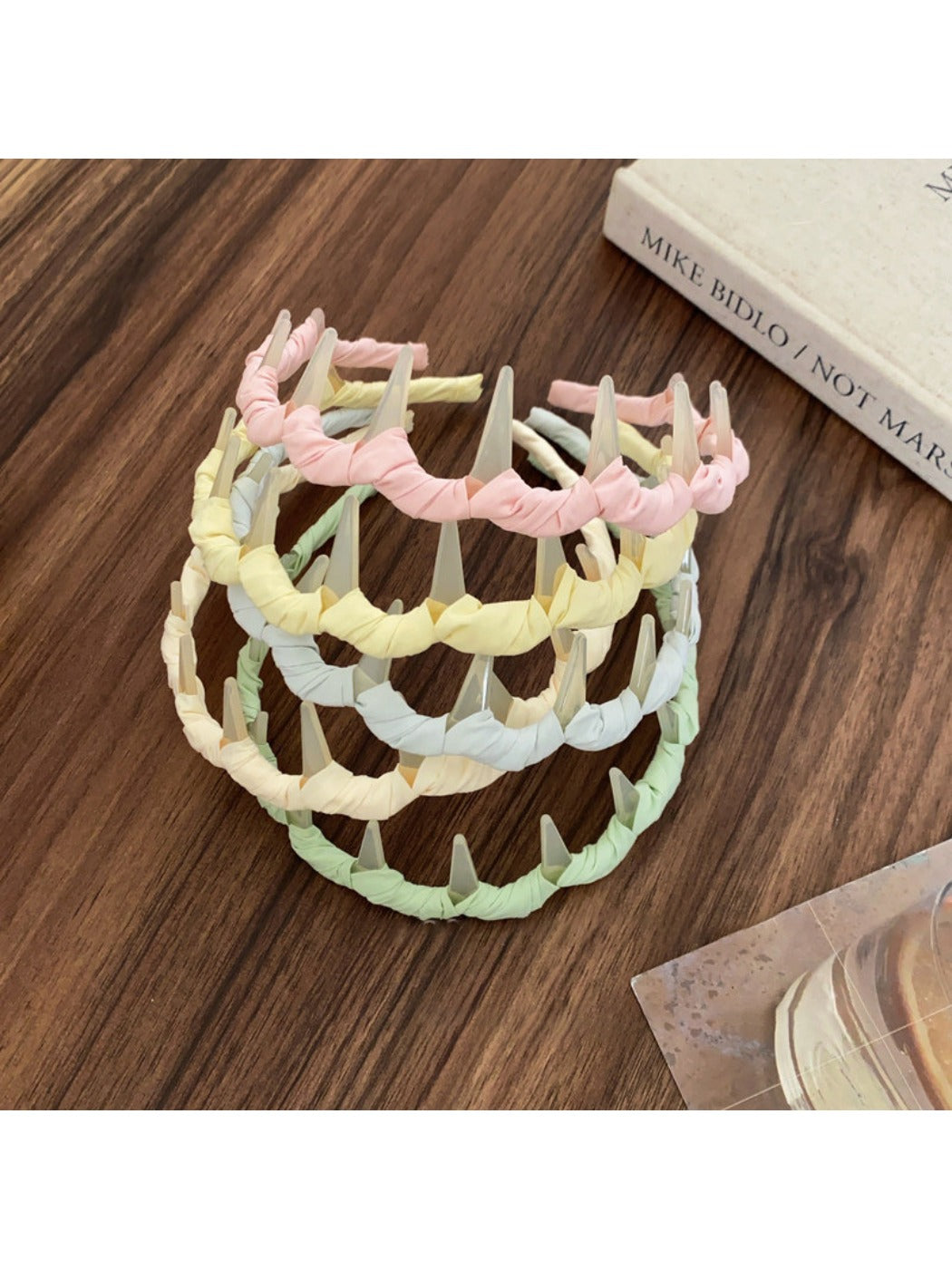 Close-up of Gifty elegant solid color wavy headband in soft fabric