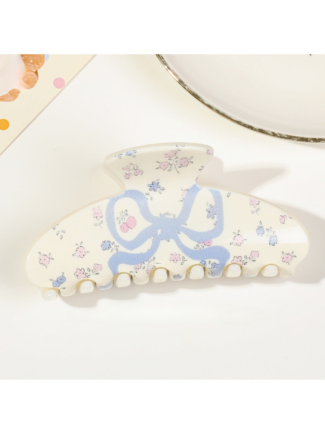 Beau - Light Toned Square Tipped Claw Clip