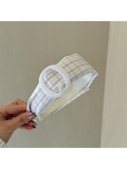Top view of Gifty plaid circular headband highlighting plaid design