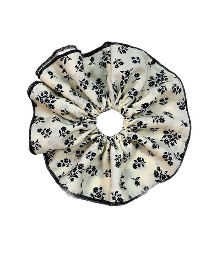 Gifty - Vintage Floral Print Scrunchie