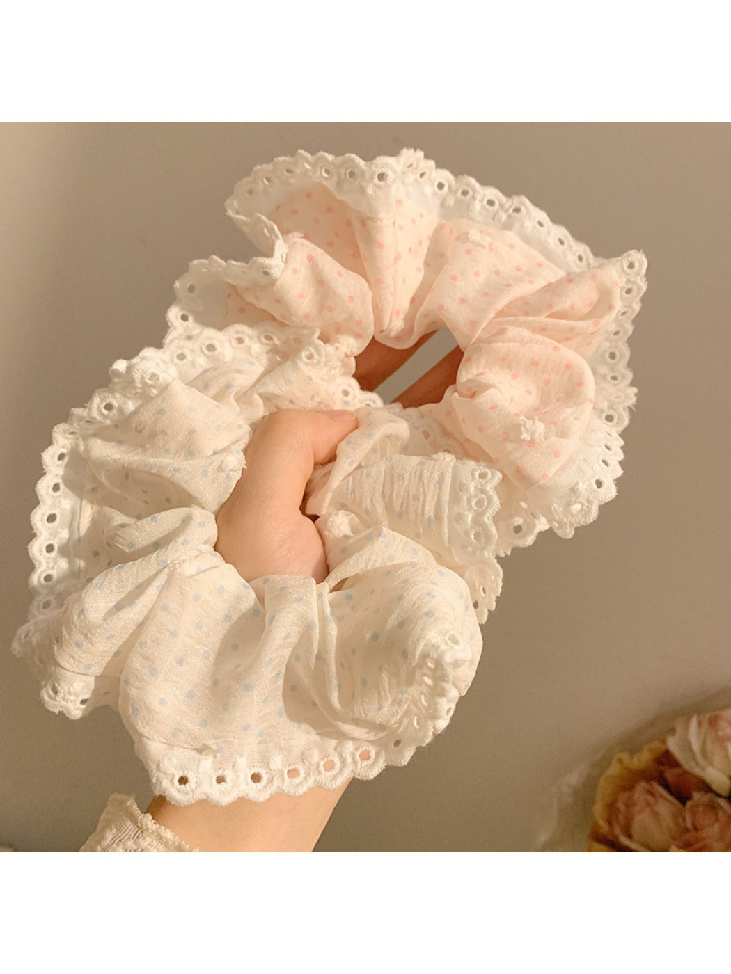 Gifty - Polka Dot Lace Trim Scrunchie