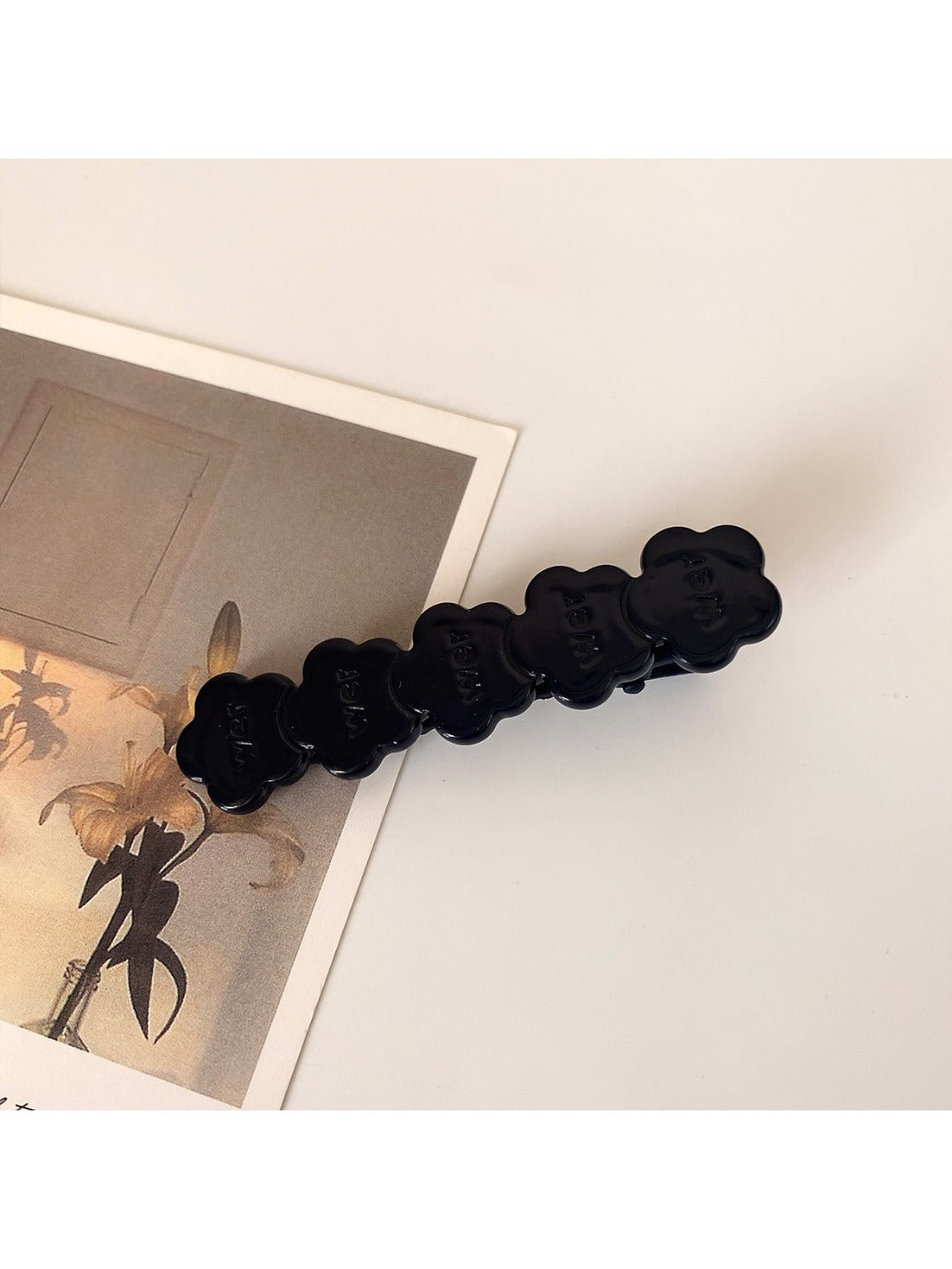 Beau - Simple Cute Flower Shaped Hair Clip