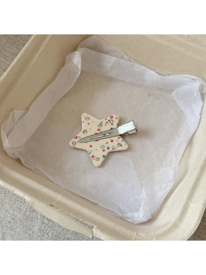 Beau - Oval Star Shaped Floral Print Hair Clip