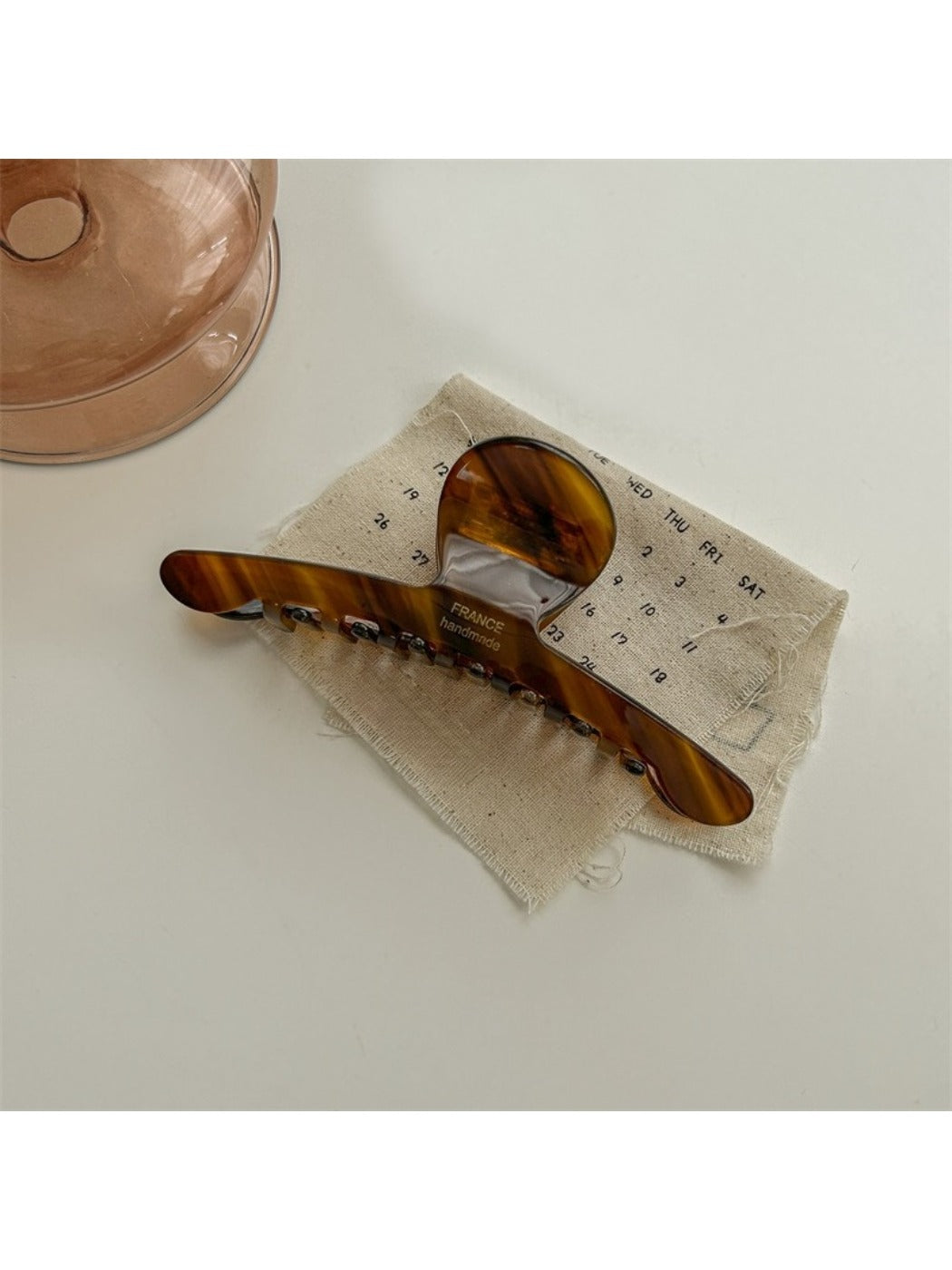 Top view of Beau chic acetate claw clip showing smooth rounded edges
