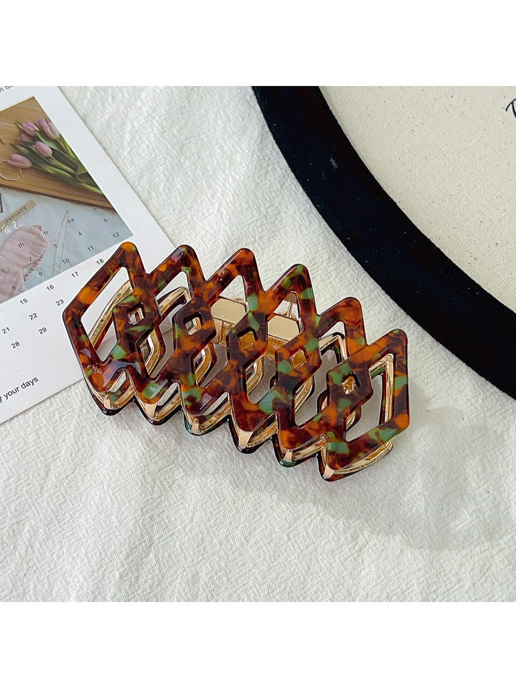 Beau - Diamond Shaped Openwork Claw Clip