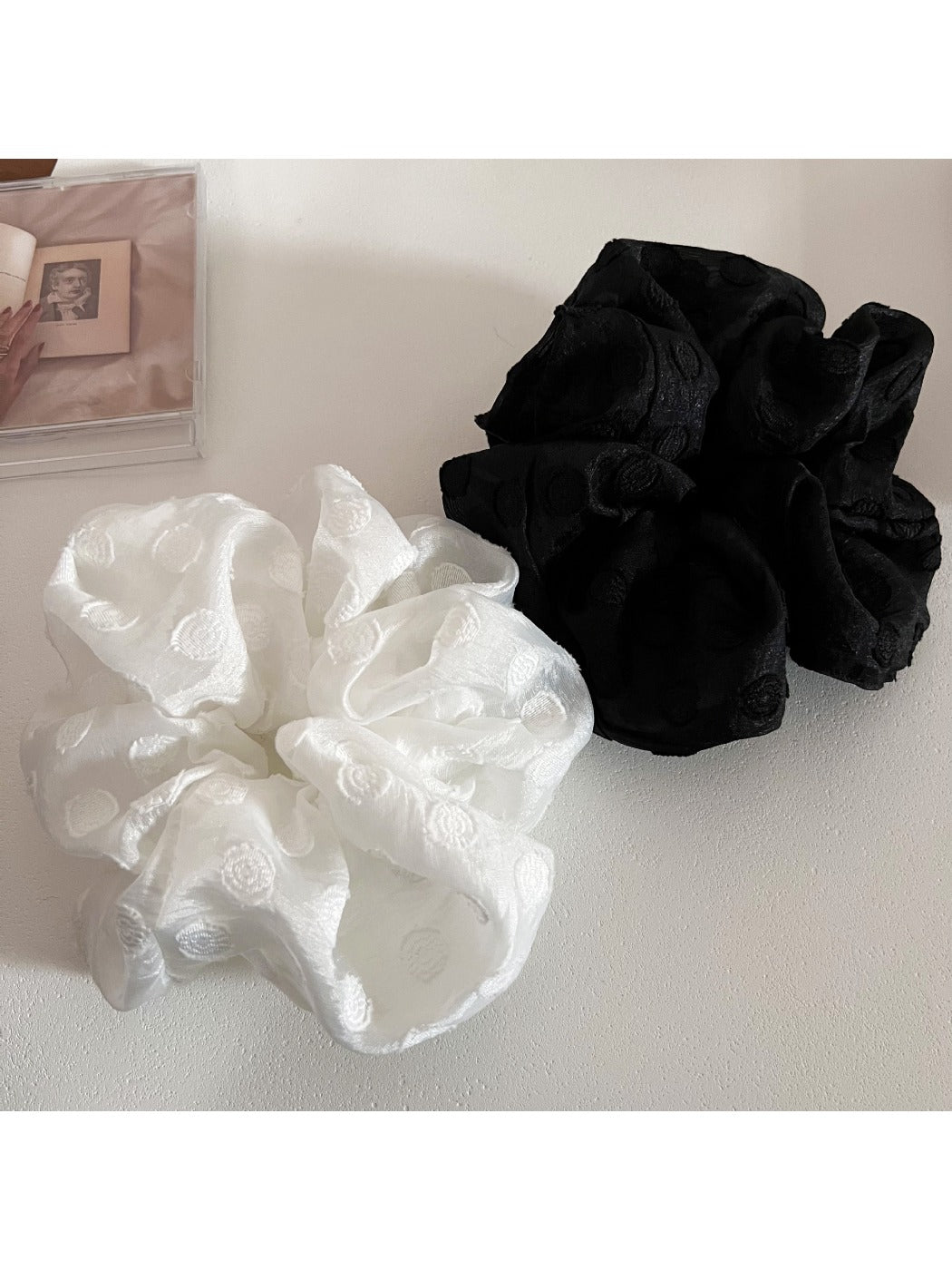 Gifty - Elegant Polka Dot Hair Scrunchie