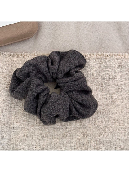 Gifty - Elegant Vintage Hair Scrunchie