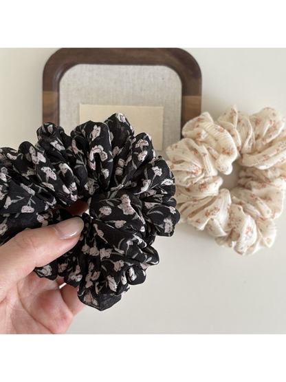 Gifty - Vintage Floral Ruffled Polyester Scrunchie