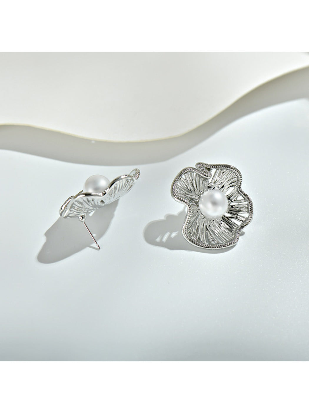 Earedge - Luxe Openwork Ruffled Stud Earrings