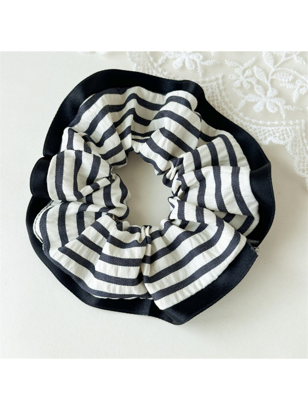 Gifty - Trendy Striped Fabric Scrunchie