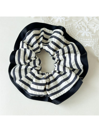 Gifty - Trendy Striped Fabric Scrunchie